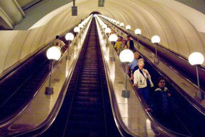 самый длинный эскалатор в метро в мире